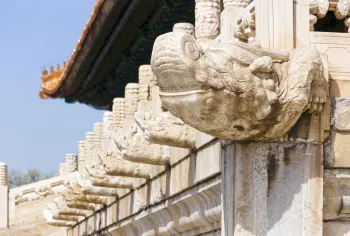 Verbotene Stadt, Tor der höchsten Harmonie, Drachenskulpturen der marmorenen Terrasse