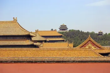 Verbotene Stadt, Blick über die Dächer der inneren Stadt zum Jingshan-Park