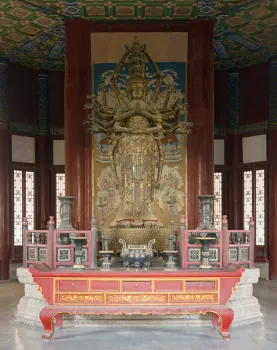 Neuer Sommer Palast, Pavillon des buddhistischen Weihrauchs, Statue der tausendarmigen Guanyin-Bodhisattva