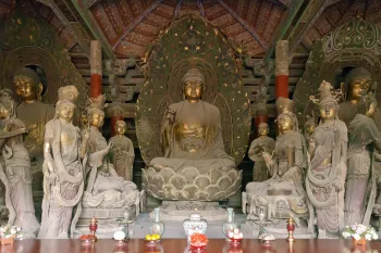 Huayan-Tempel, Sutra-Halle, Innenraum, Statuen aus der Zeit der Liao-Dynastie