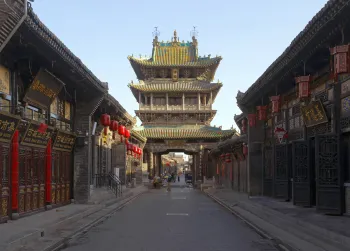 Südstraße mit dem Stadtturm von Pingyao
