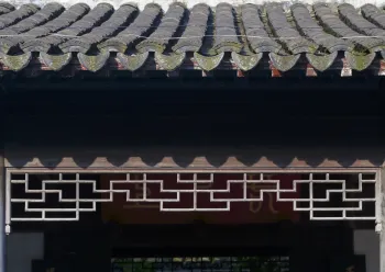 Shangxia Ruo, Laubsägearbeit, Dach