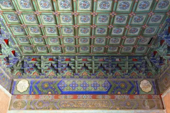 Ming Changling-Mausoleum, Ling'en-Tor, Innenraum