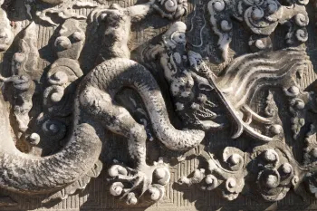 Ming Dingling-Mausoleum, Relief der Plattform der Ruinen der Ling'en-Halle