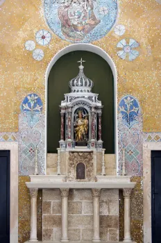 Kirche Unserer Lieben Frau, Altar