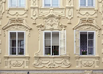 Bürgerhaus Široká-Straße Nr. 14, Detail der Fassade mit Fenster