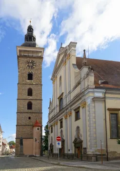 Nikolauskathedrale, mit dem schwarzen Turm