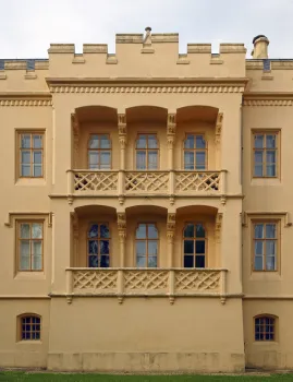 Schloss Eisgrub, Balkone der Nordfassade