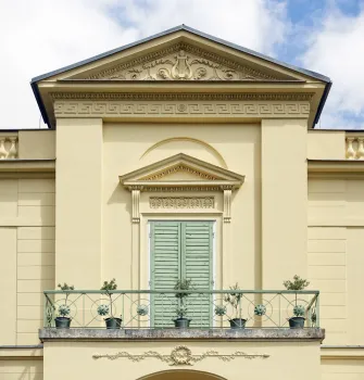 Teichschlösschen, Detail der Fassade mit Balkon