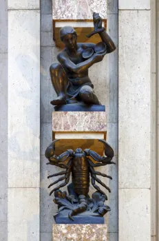 Palais Adria, Innenraum, Skulpturen der Tierkreiszeichen