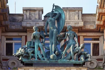 Palais Adria, Skulpturengruppe
