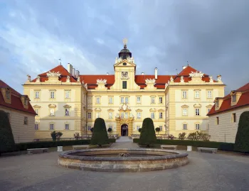 Schloss Feldsberg, Hauptfassade (Nordostansicht)