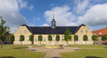 Kirche der Herrnhuter Brüdergemeine, am Graf-Zinzendorf-Platz (ehemals Kirchplatz)