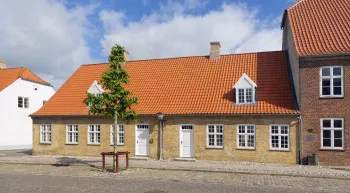 Knabenschule der Herrnhuter Brüdergemeine, Haus Lindegade Nr. 13, neben Haus Nr. 11, Südansicht