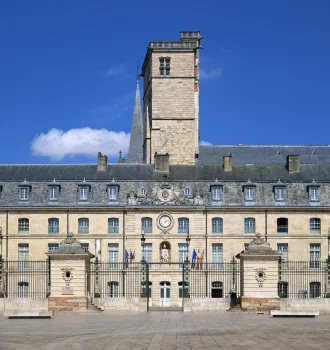 Palast der Herzöge von Burgund, Eingangsbereich zum Ehrenhof