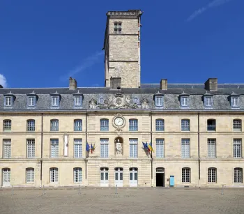 Palast der Herzöge von Burgund, Fassade des Ehrehofs