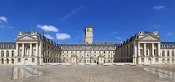 Palast der Herzöge von Burgund, vom Platz der Befreiung