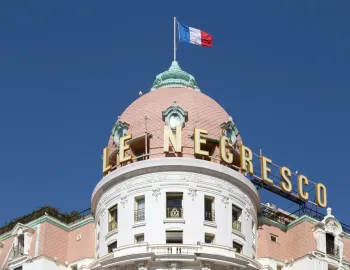 Hotel Negresco, Kuppeldach mit Namensschriftzug