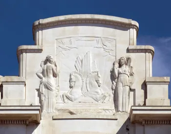 Palais de la Méditerranée, Detail der Fassade mit Reliefs