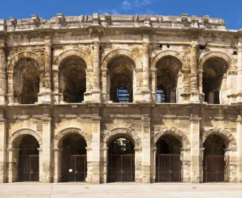 Arena von Nîmes, Arkaden der Südfassade