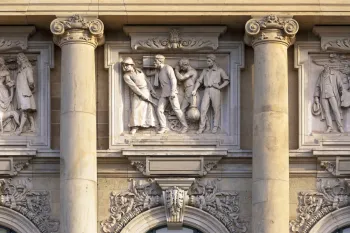 Niedersächsisches Landesmuseum Hannover, Detail der Fassade mit Relief