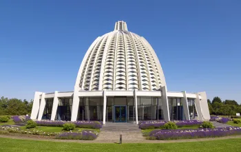 Haus der Andacht von Europa, Westansicht