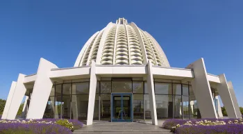 Haus der Andacht von Europa, Westansicht