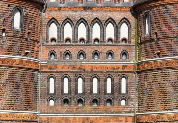 Holstentor, Detail der Fassade der Feldseite