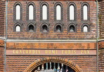 Holstentor, Detail der Fassade der Feldseite mit Inschrift