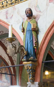 Heiligen-Geist-Hospital, Statue des Heiligen Bartholomäus am Lettner