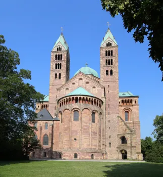 Speyerer Dom, Ostansicht mit den östlichen Kirchtürmen und der Apsis