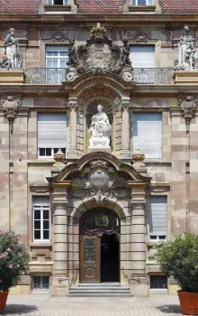 Stadthaus, Avant-Corps