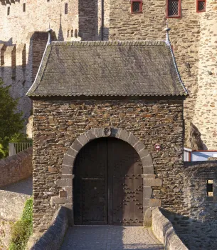 Burg Eltz, Tor