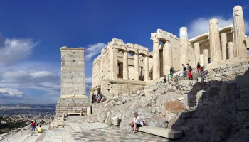 Athener Akropolis, Propyläen, Westfassade mit Sockel des Agrippa