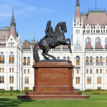 Reiterstandbild des Ferenc II. Rákóczi, Ostansicht