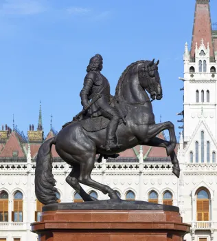 Reiterstandbild des Ferenc II. Rákóczi, Ostansicht der Skulptur