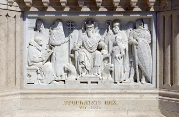 Fischerbastei, Reiterstatue König Stephans I., westliches Relief