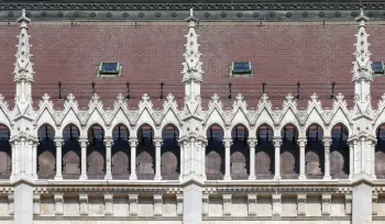 Ungarisches Parlamentsgebäude, Zwerggalerie und Türmchen