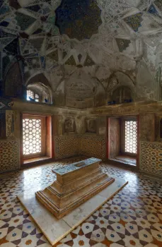 Grabmal des Itimad-ud-Daula, Mausoleum, Innenraum mit Kenotaph