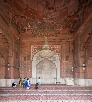 Jama Masjid von Delhi, Gebetshalle, zentrale Halle mit Mihrab
