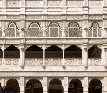 Mahavira Bhawan, Detail der Fassade