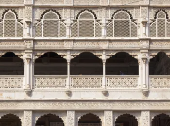 Mahavira Bhawan, Detail der Fassade