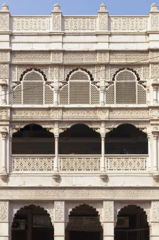 Mahavira Bhawan, Detail der Fassade