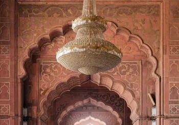 Jama Masjid von Delhi, Gebetshalle, Kronleuchter der zentralen Halle