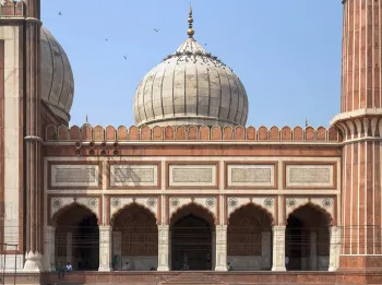 Jama Masjid von Delhi, Gebetshalle, Detailansicht des nördlichen Flügels und dessen Kuppel
