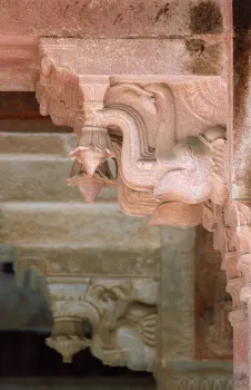 Fort von Amber, Diwan-i-Aam (öffentliche Audienzhalle), elefantenförmige Konsolen