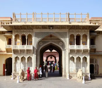 Stadtpalast von Jaipur, Sarhad-ki-Deorhi (Rajendra Pol)