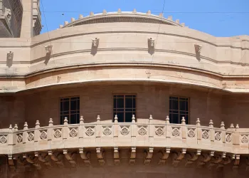 Umaid-Bhawan-Palast, Detail der Fassade in einem der Innenhöfe