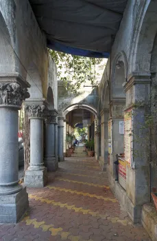 Arkaden entlang der Chhatrapati Shivaji Maharaj Marg