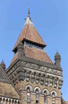 Gebäude der Stadtverwaltung, Turm der südwestlichen Fassade